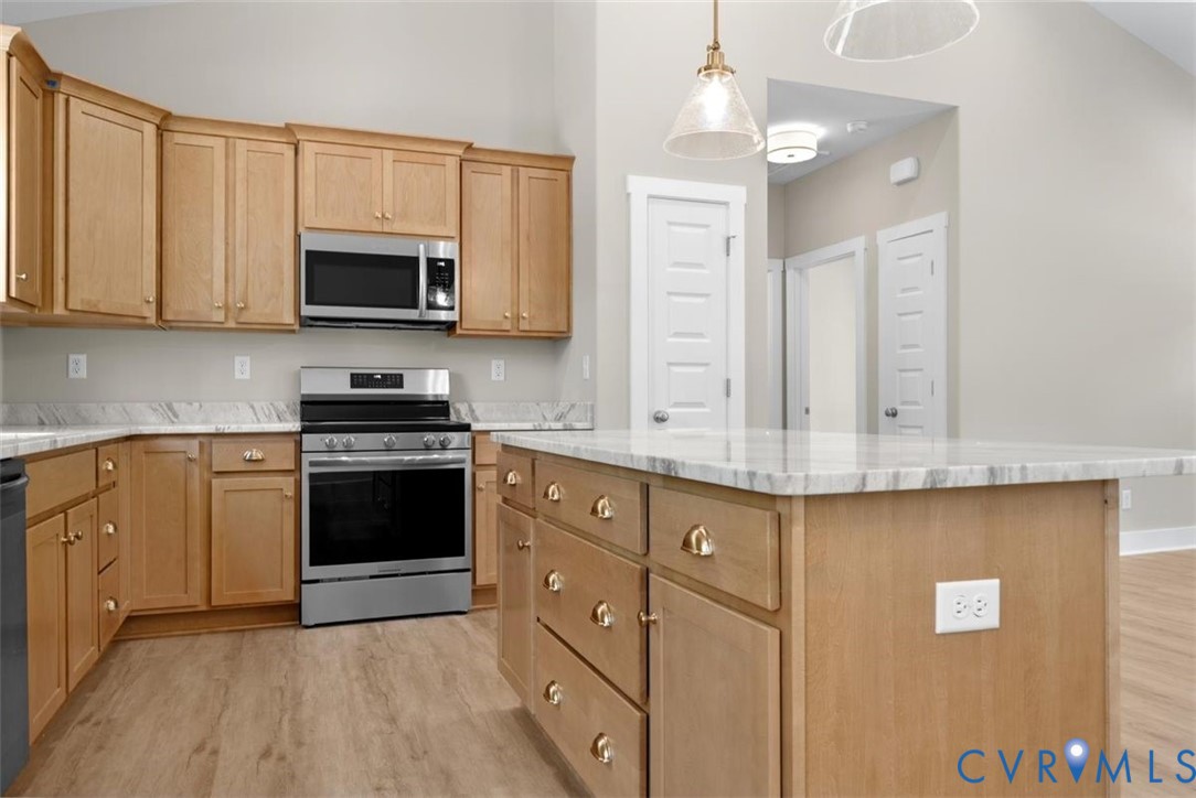 209 White Oak Ct Property Photo 21