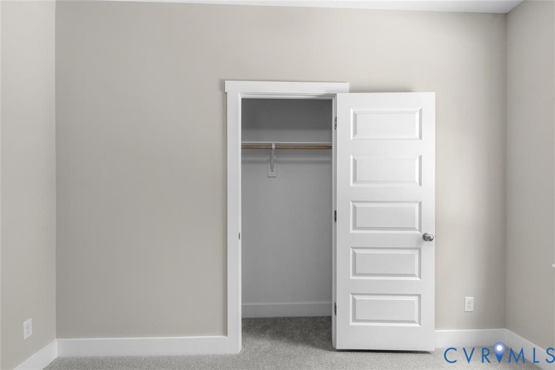 209 White Oak Ct Property Photo 28