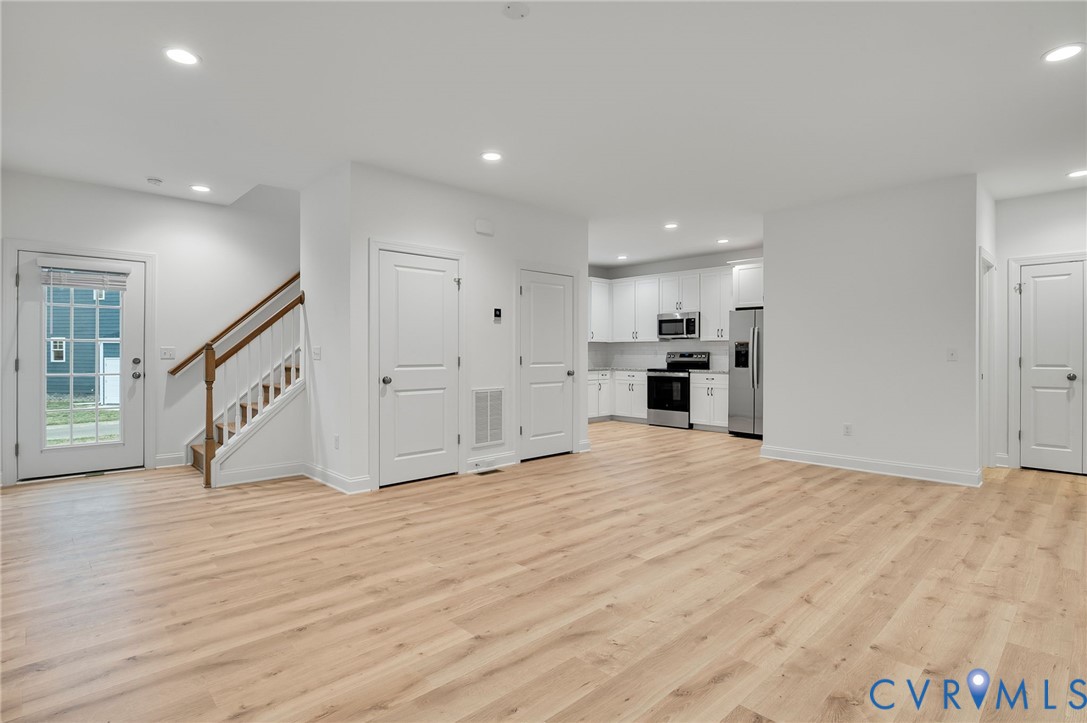653 Ellens Haven Aly Property Photo 4