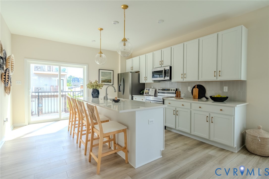 15855 Flying Cloud Aly Unit#7-2 Property Photo 2