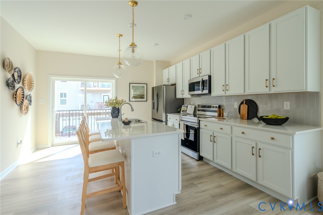 15855 Flying Cloud Aly Unit#7-2 Property Photo 3
