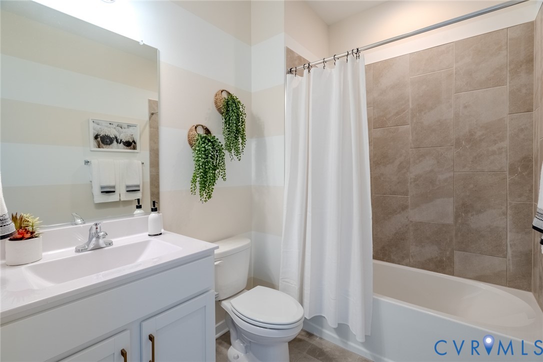 15855 Flying Cloud Aly Unit#7-2 Property Photo 18