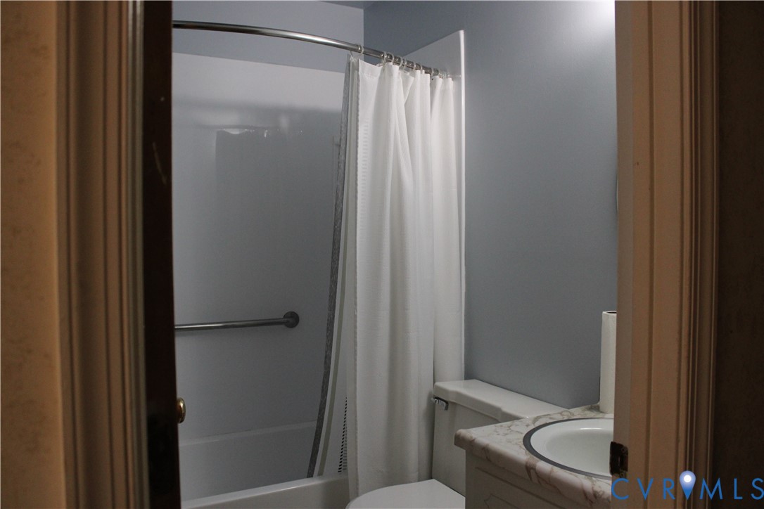 206 Fairfax Ave Property Photo 8