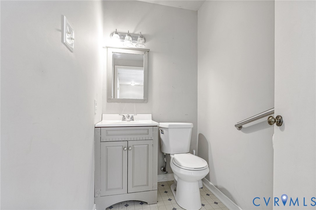 10806 Rives Ave Property Photo 7