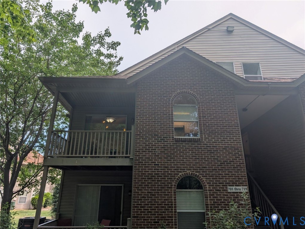 719 Mary Robert Ln Unit#204