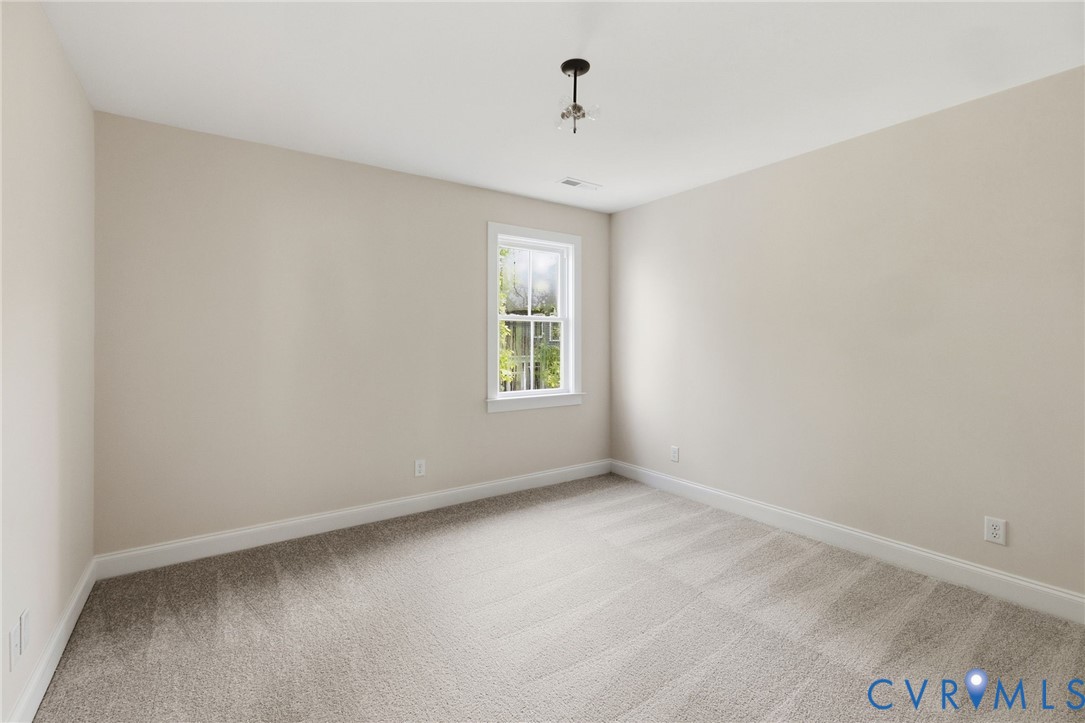 17212 Shoreland Dr Property Photo 24