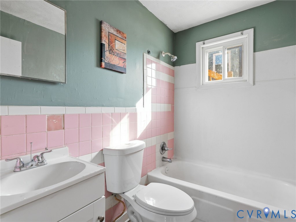 2115 Phaup St Property Photo 8