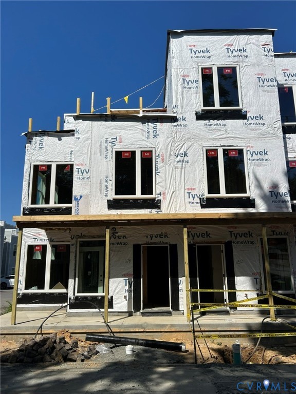 117 W 10th St