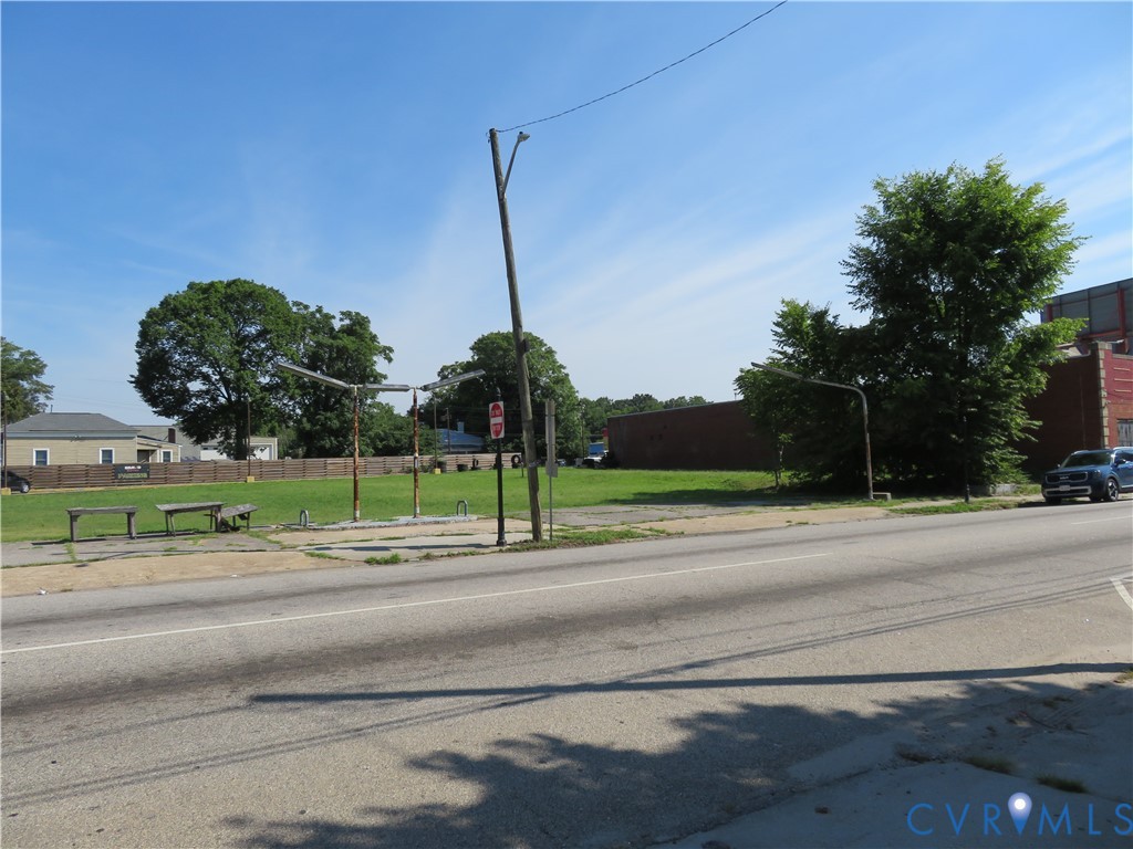 717 W Washington St Property Photo 2