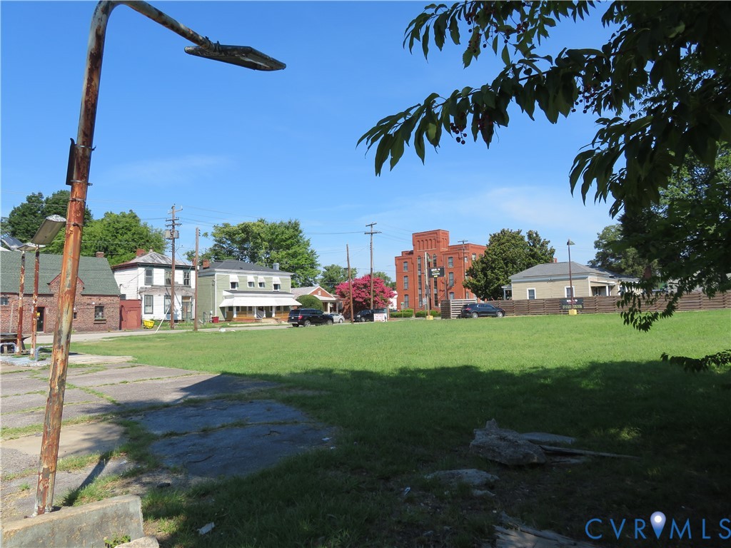 717 W Washington St Property Photo 4