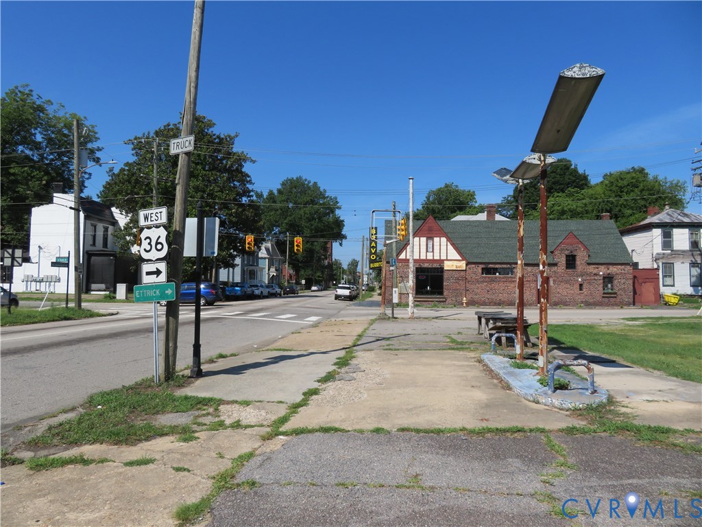 717 W Washington St Property Photo 6