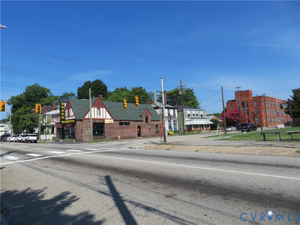717 W Washington St Property Photo 7