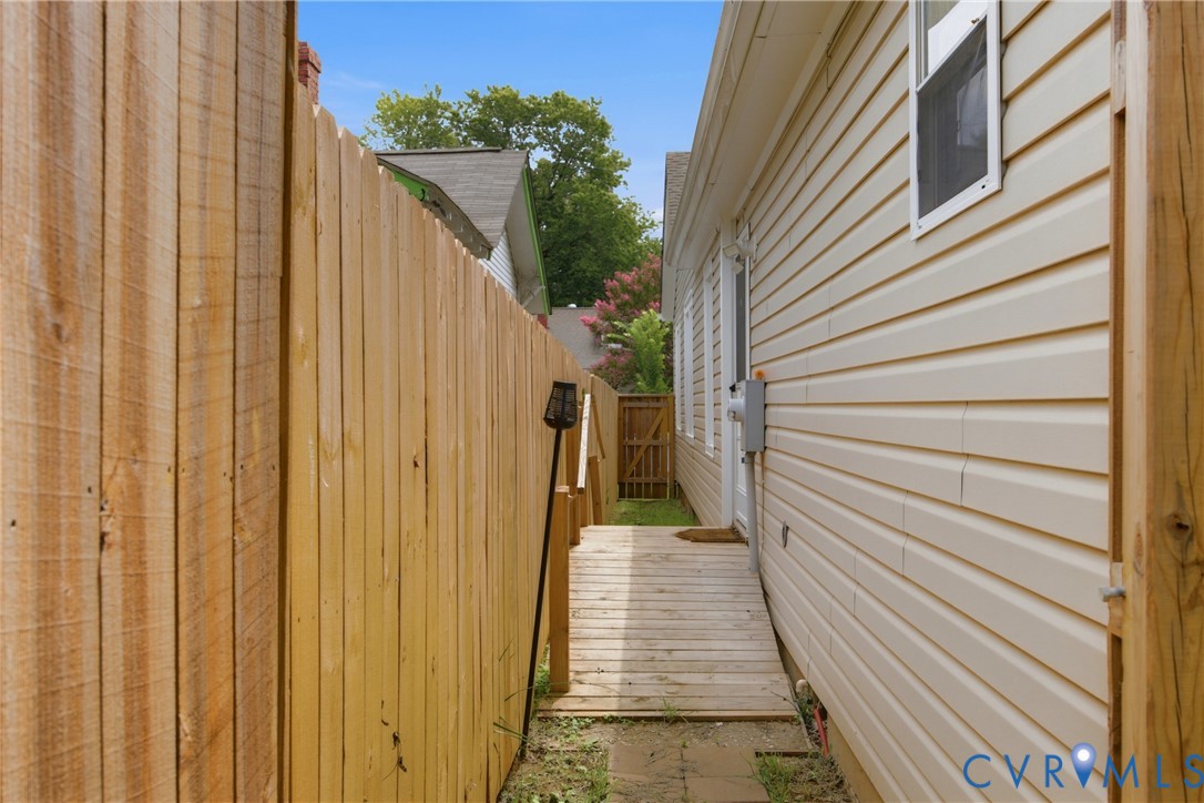 2013 Fairfax Ave Property Photo 32
