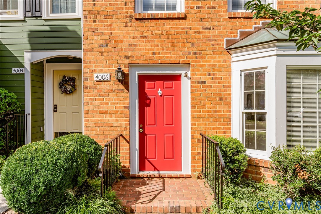 4006 Bush Lake Pl