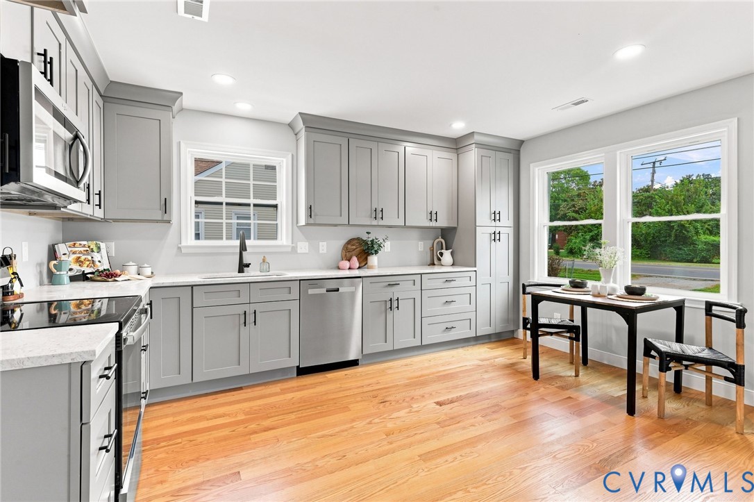 1909 Cool Ln Property Photo 2