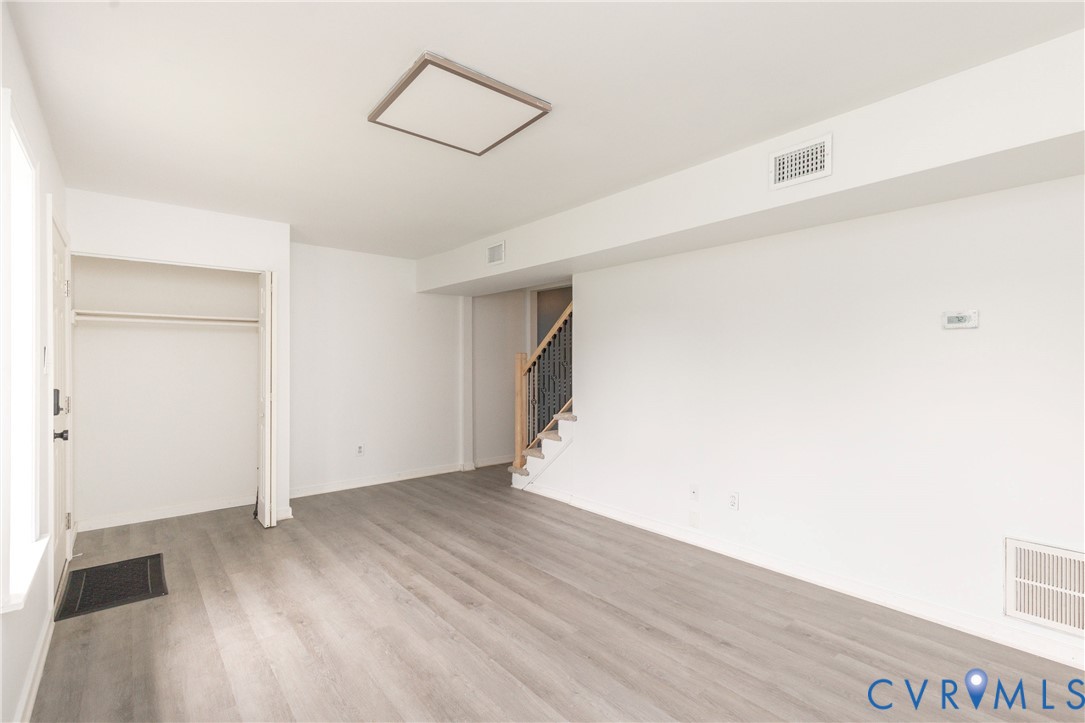 3706 Luckylee Cres Property Photo 4