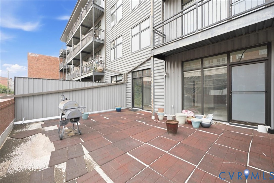 1333 W Broad St Unit#u204 Property Photo 3
