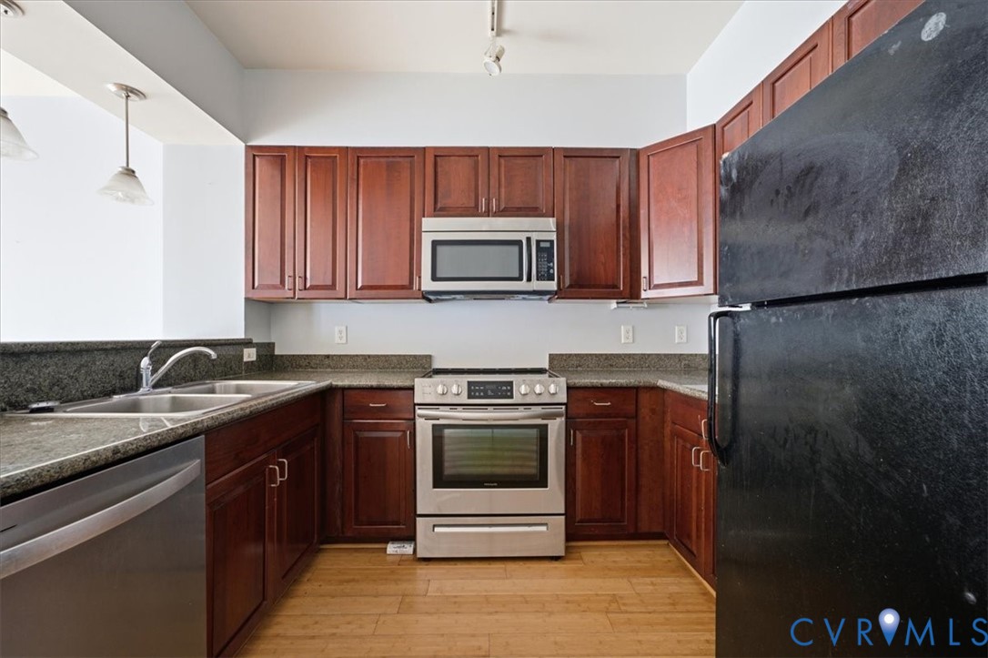 1333 W Broad St Unit#u204 Property Photo 21