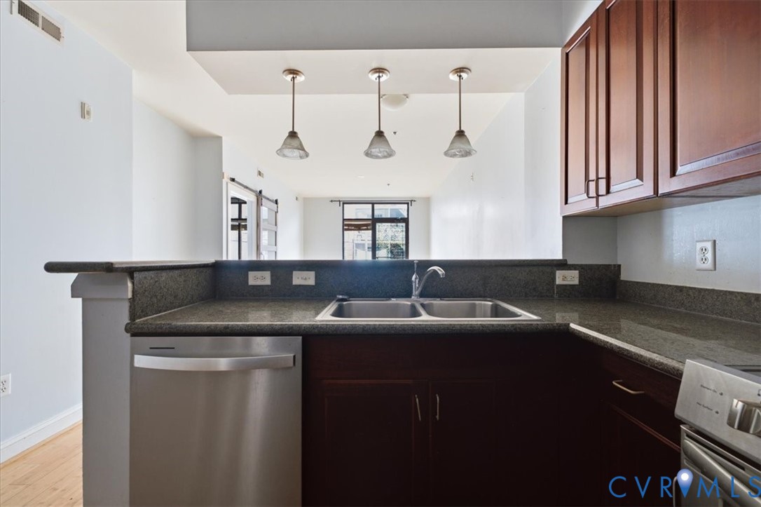 1333 W Broad St Unit#u204 Property Photo 22