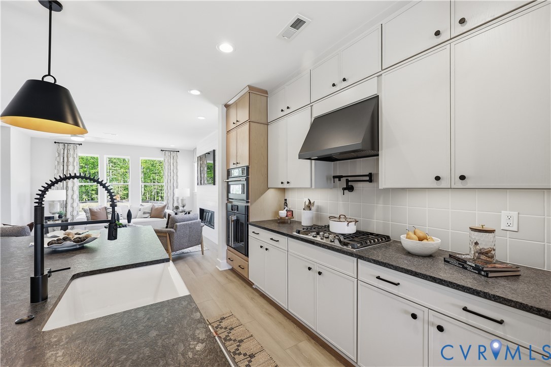 16029 Aspect Way Property Photo 19