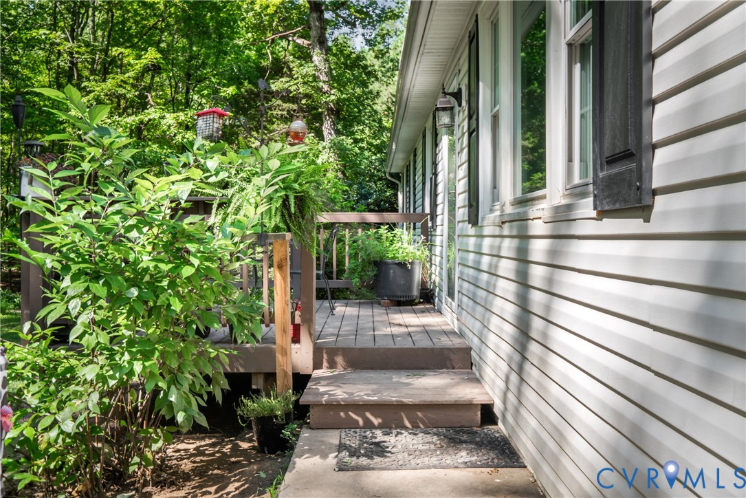 3940 Three Bridge Rd Property Photo 3