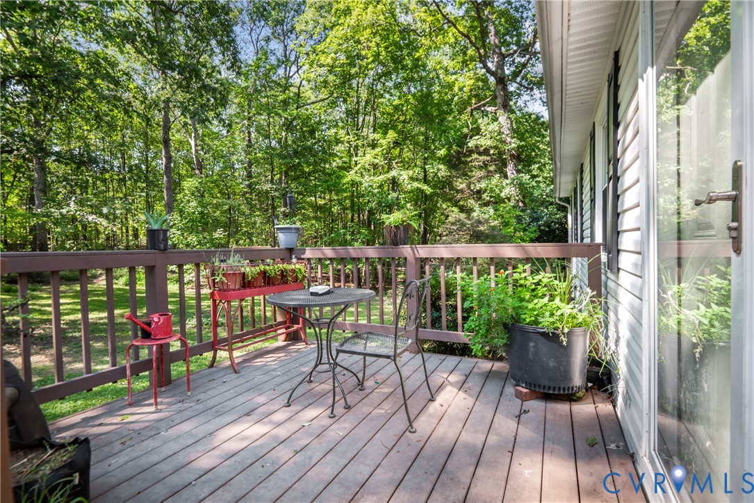 3940 Three Bridge Rd Property Photo 4