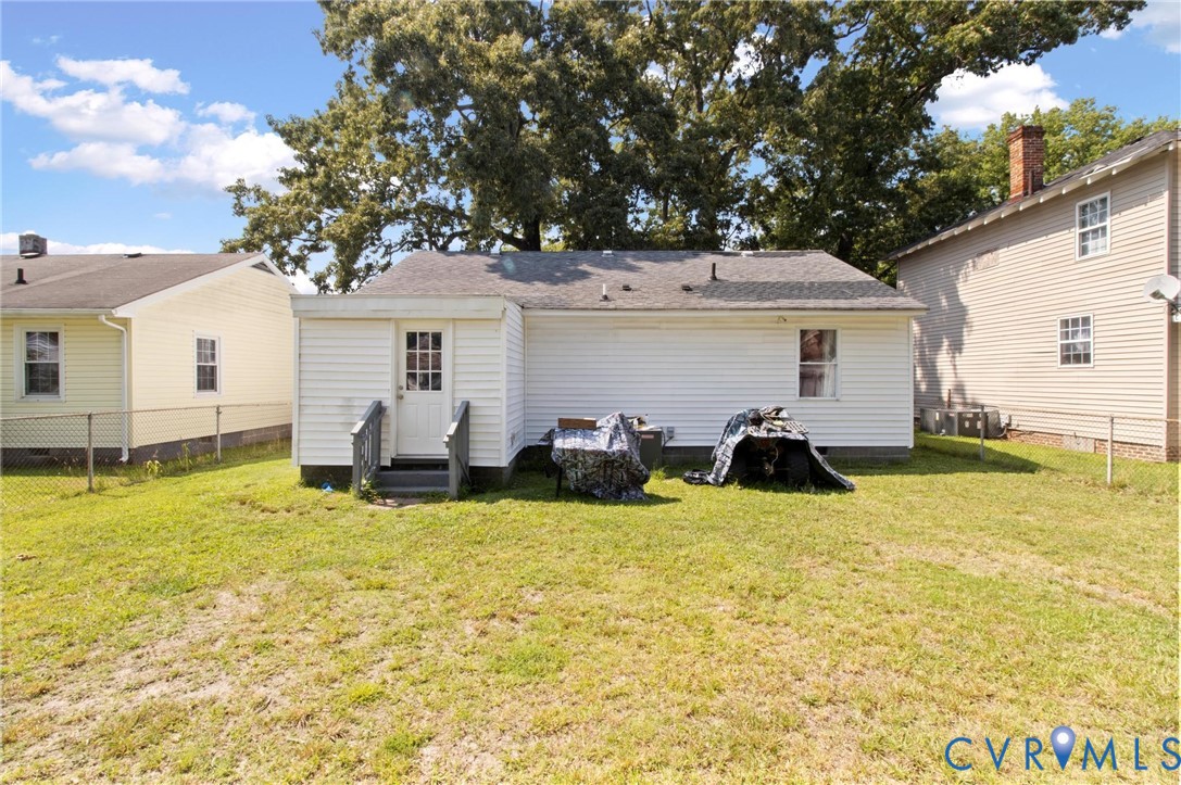 403 Bogart St Property Photo 4