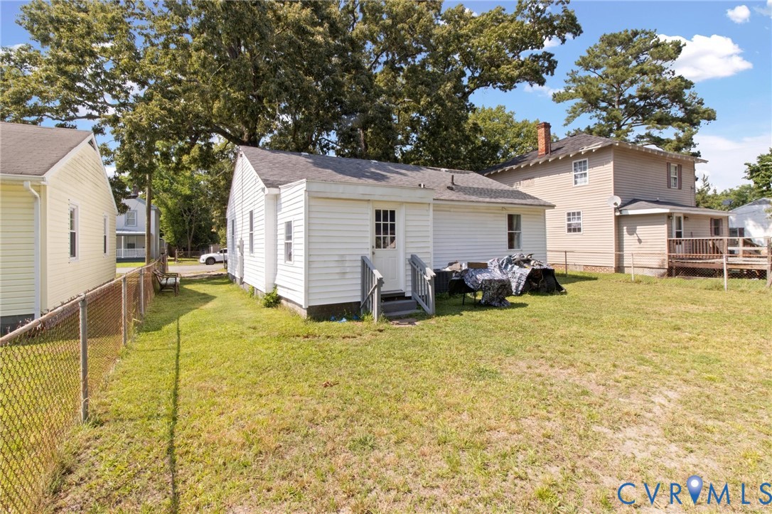403 Bogart St Property Photo 6