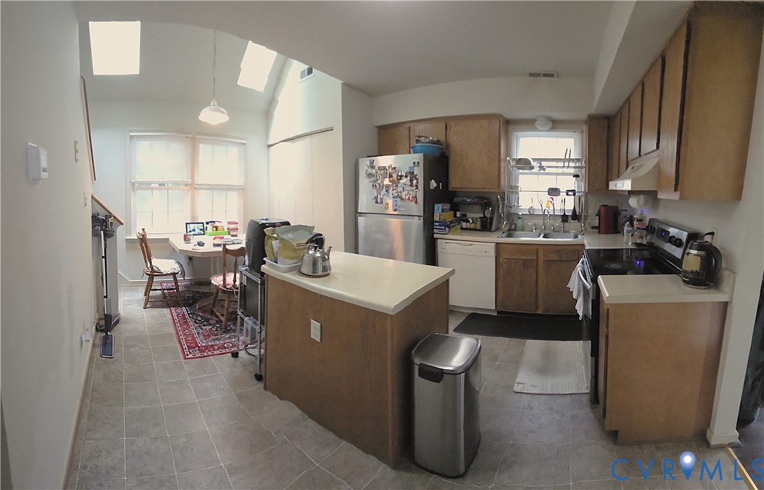 2525 Sutton Pl Property Photo 8