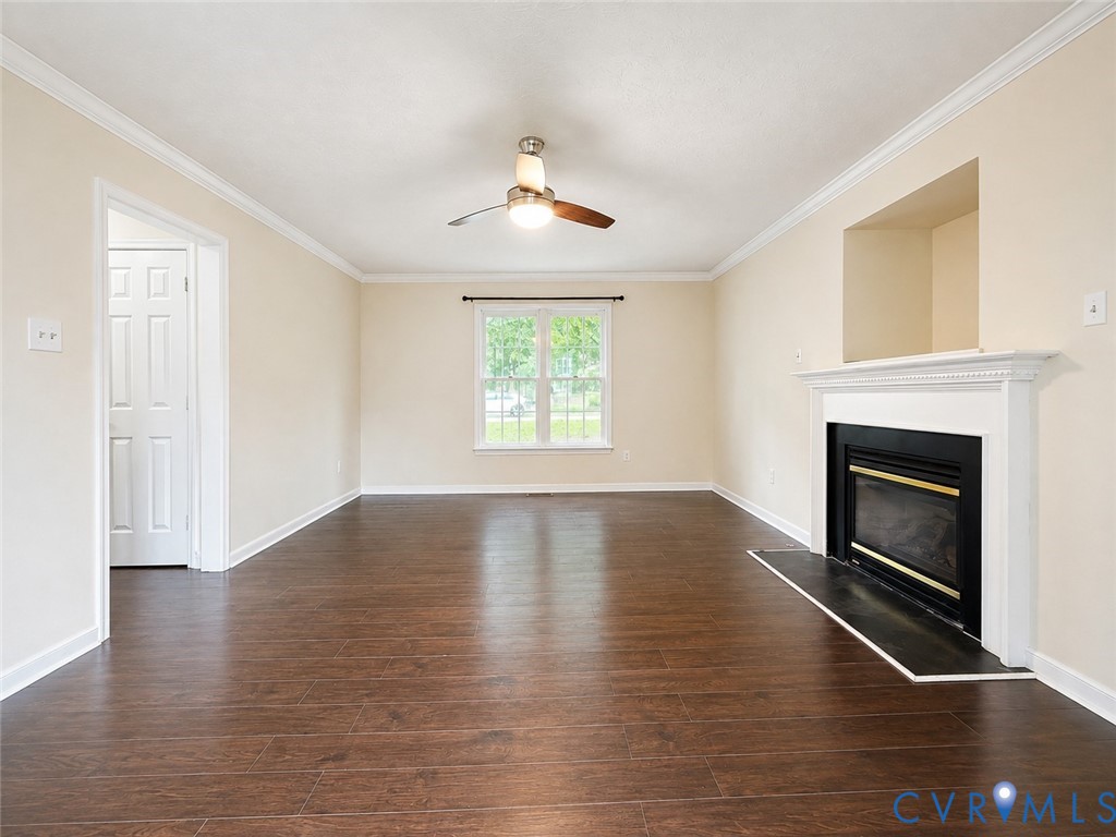8240 Tarragon Dr Property Photo 4