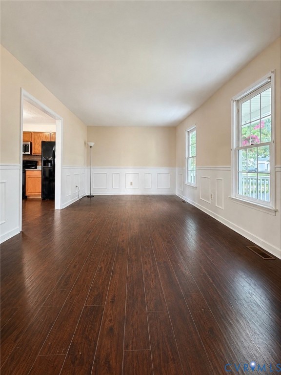 8240 Tarragon Dr Property Photo 5