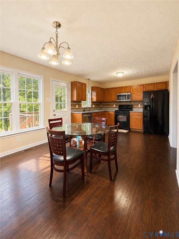 8240 Tarragon Dr Property Photo 6