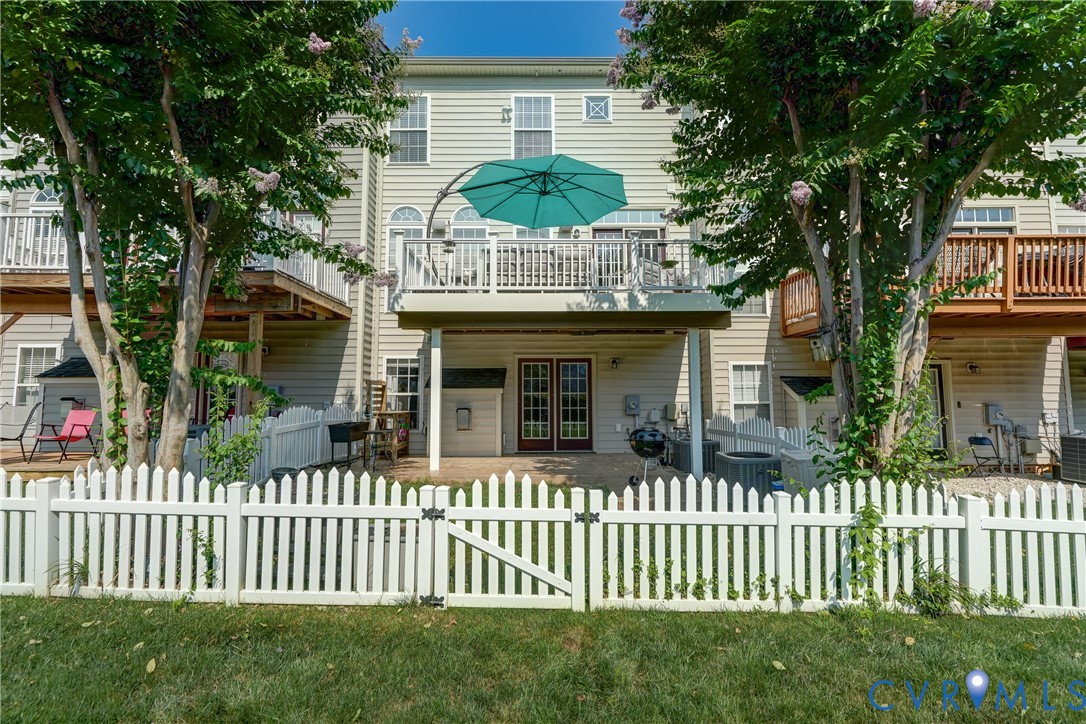 2914 Murano Way Property Photo 7