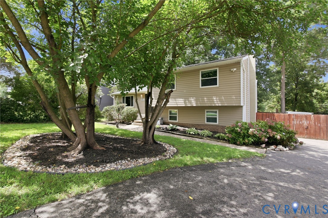 4812 Fairlake Ln