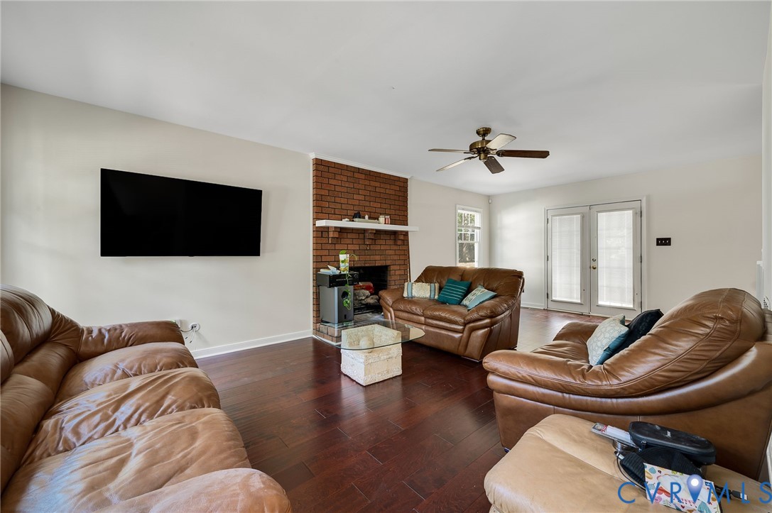 7236 Hartsdale Ct Property Photo 3