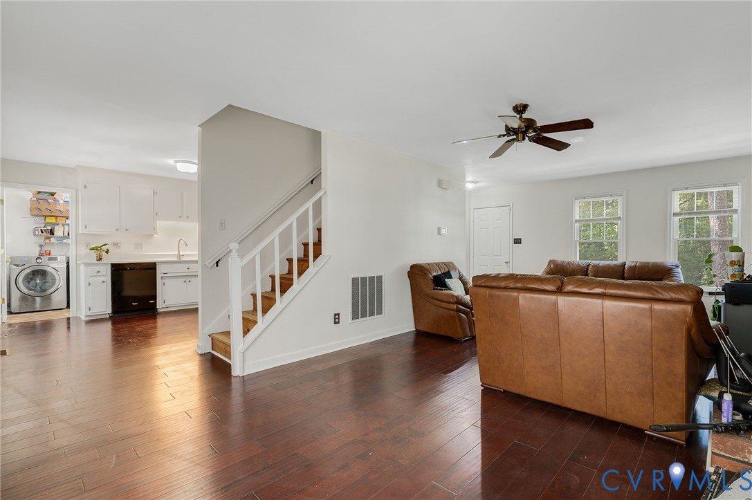 7236 Hartsdale Ct Property Photo 5
