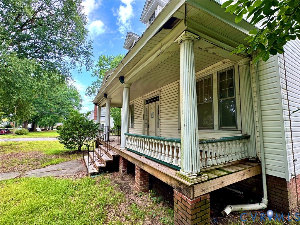 3521 Montrose Ave Property Photo 3
