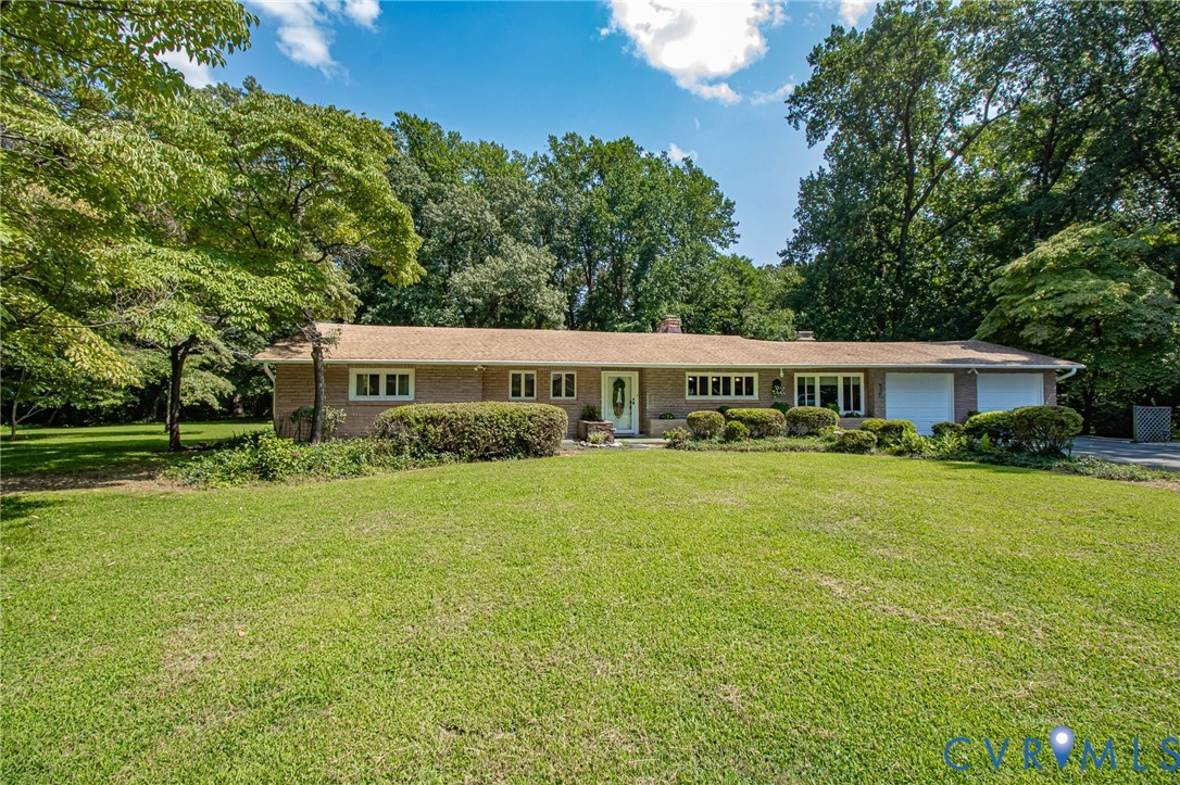 810 Mansion Dr Property Photo 3
