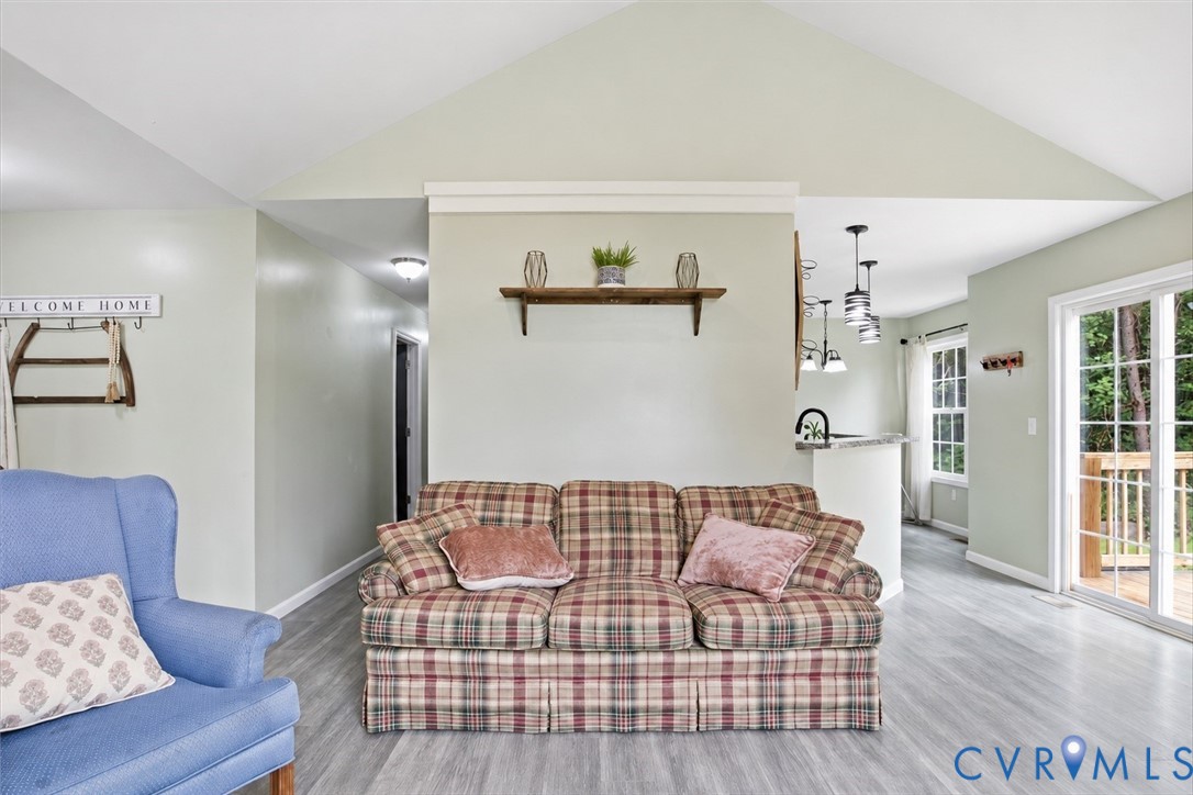 635 Spring Rd Property Photo 3