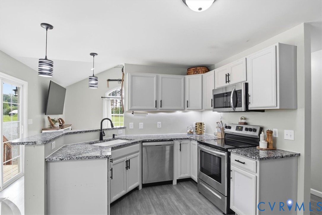 635 Spring Rd Property Photo 15
