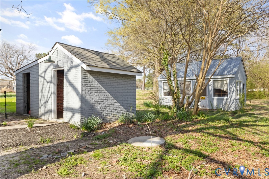 8464 Shady Grove Rd Property Photo 17