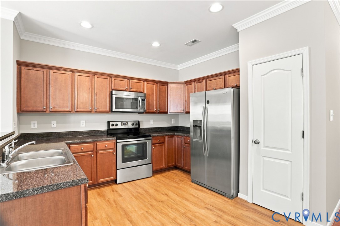 7207 Jackson Arch Dr Property Photo 6