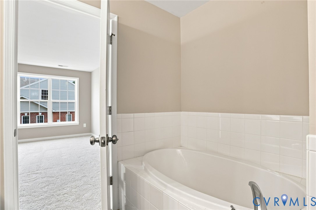 7207 Jackson Arch Dr Property Photo 25