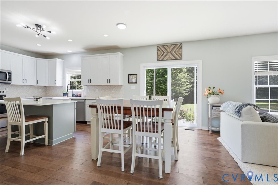 7065 Kenthurst Rd Property Photo 17