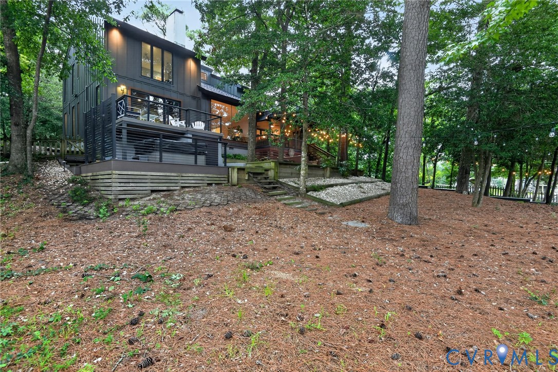 433 Susan Constant Dr Property Photo 4
