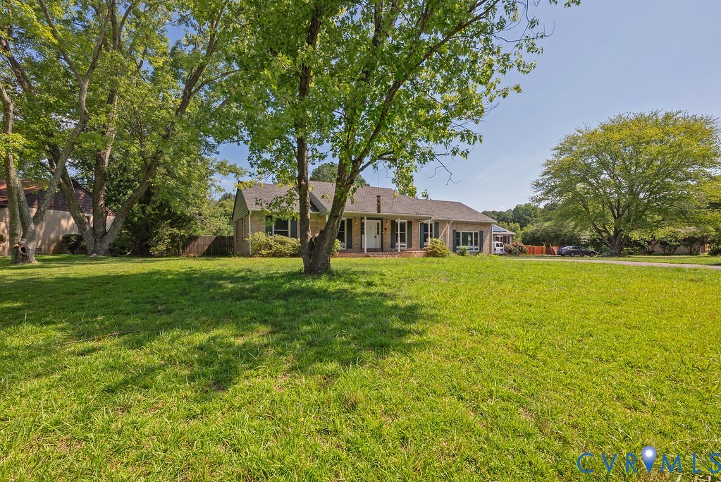 1011 Adkins Rd Property Photo 2
