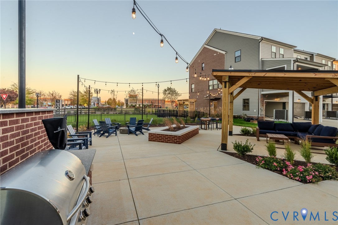 15842 Flying Cloud Aly Unit#8-2 Property Photo 18