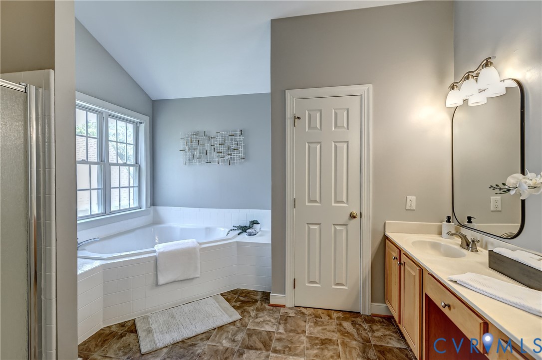 1325 Hawkins Wood Cir Property Photo 33
