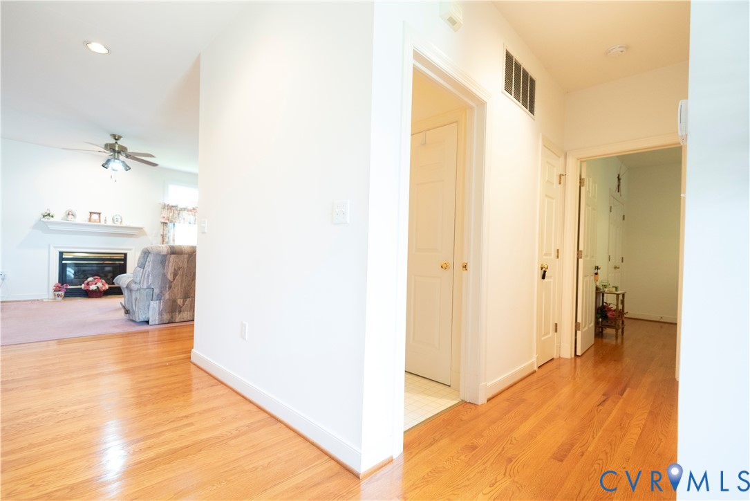 4913 Breckstone Pl Property Photo 2