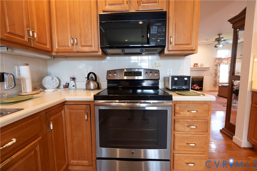 4913 Breckstone Pl Property Photo 4